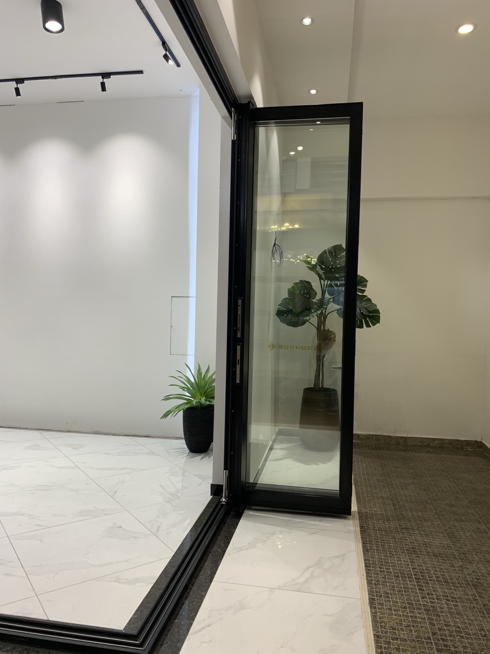 Thermal Broken Corner Bi-Fold Door