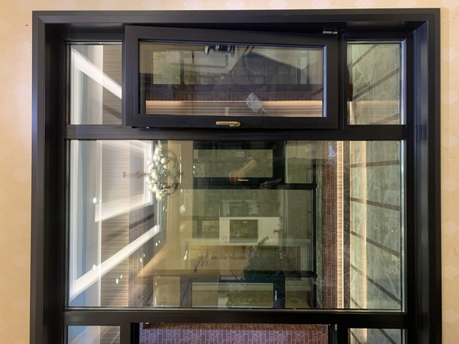 AMJ90 Tilt&Turn Window integrated Flyscreen