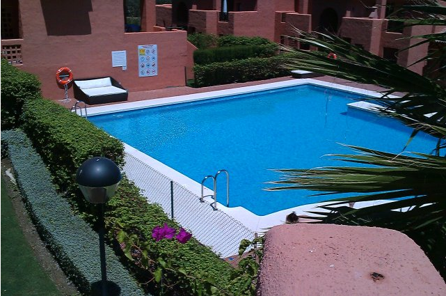 Urb. Benahavis Málaga piscina exterior