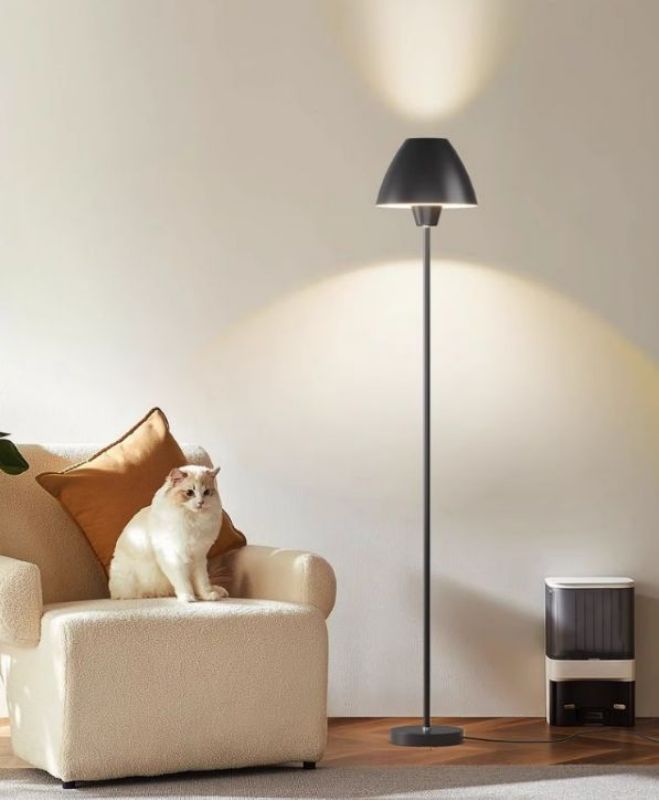 White, green, black three color iron warm tea room vertical light