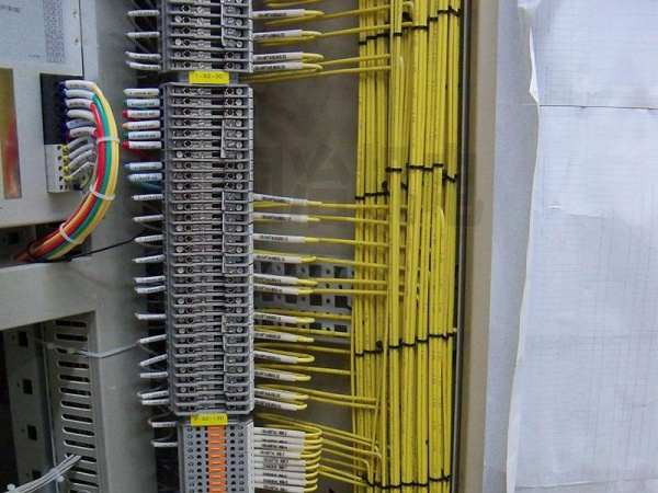 Power distribution box engineering in equipment room