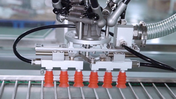 Robot picking line