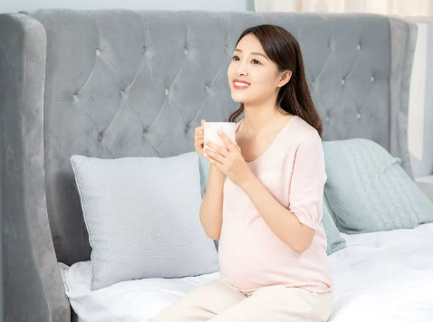 孕期「喝水」大有讲究，稍不注意伤胎！你喝...