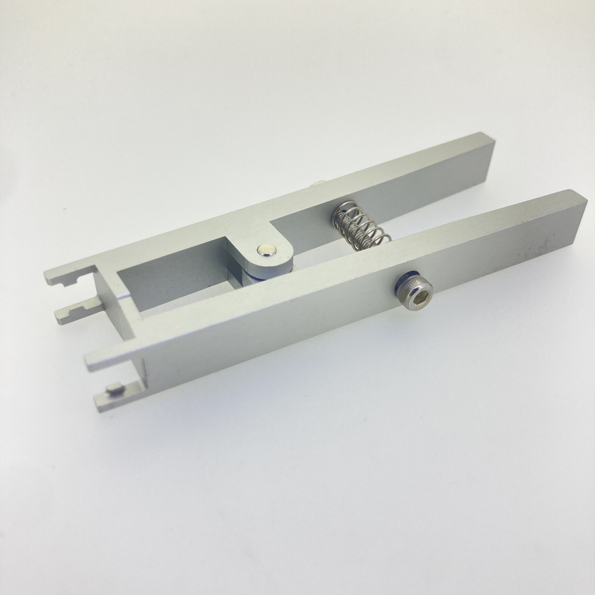 Assemble and remove tool for MT ferrule clip