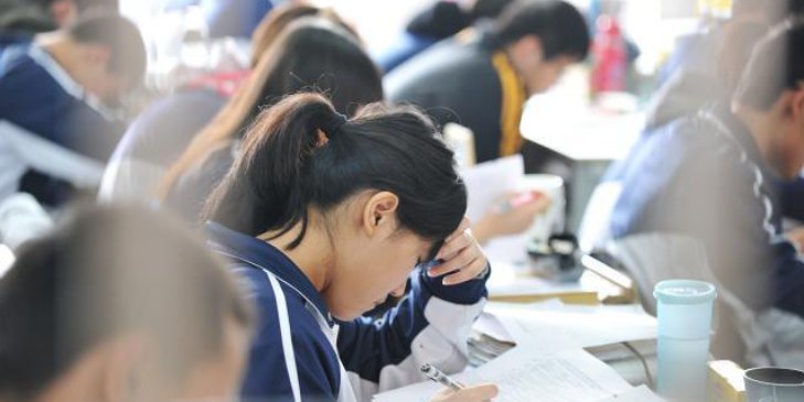 三千块雇不到农民工，只能雇大学生：教育内卷，来到了十字路口
