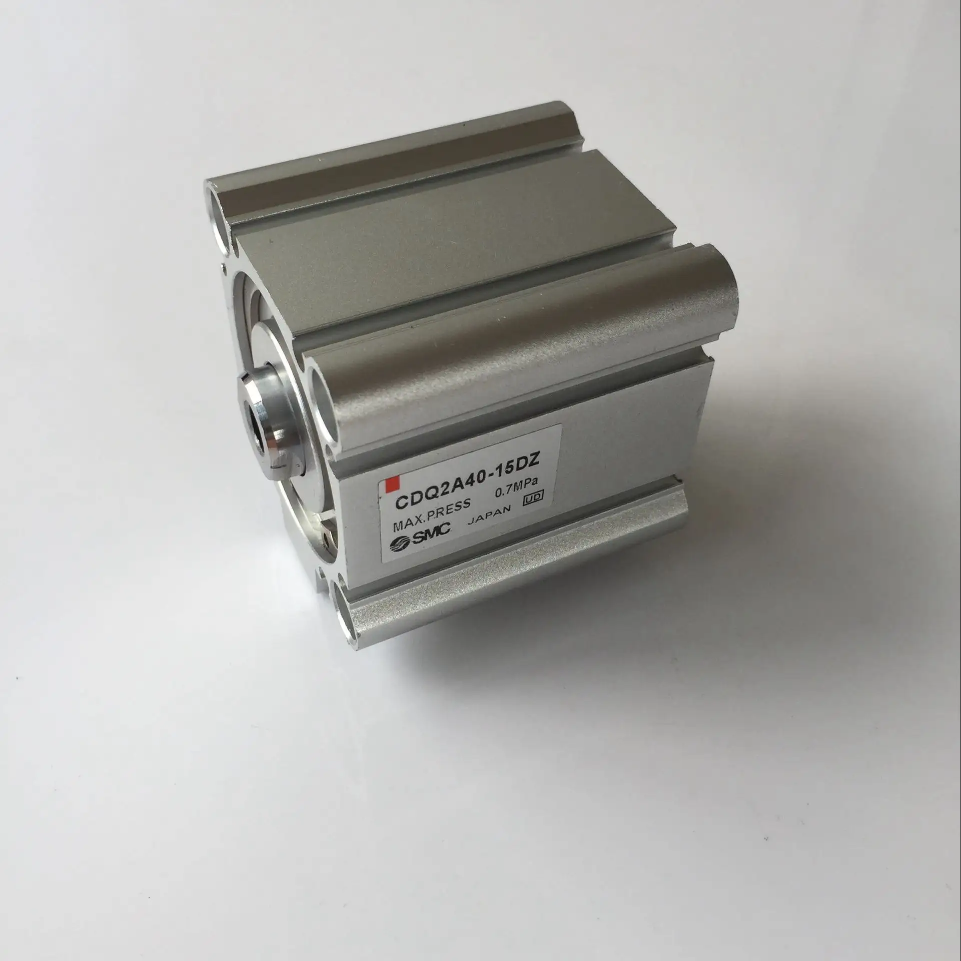 SMC气缸助力新能源汽车生产线，实现工业自动化设备的安全与高效