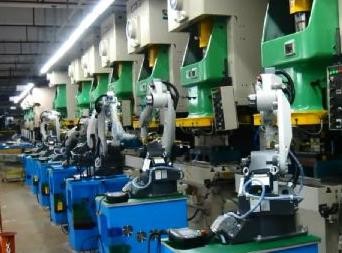 机器人自动化集成- - 关节机器人应用 冲压上下料