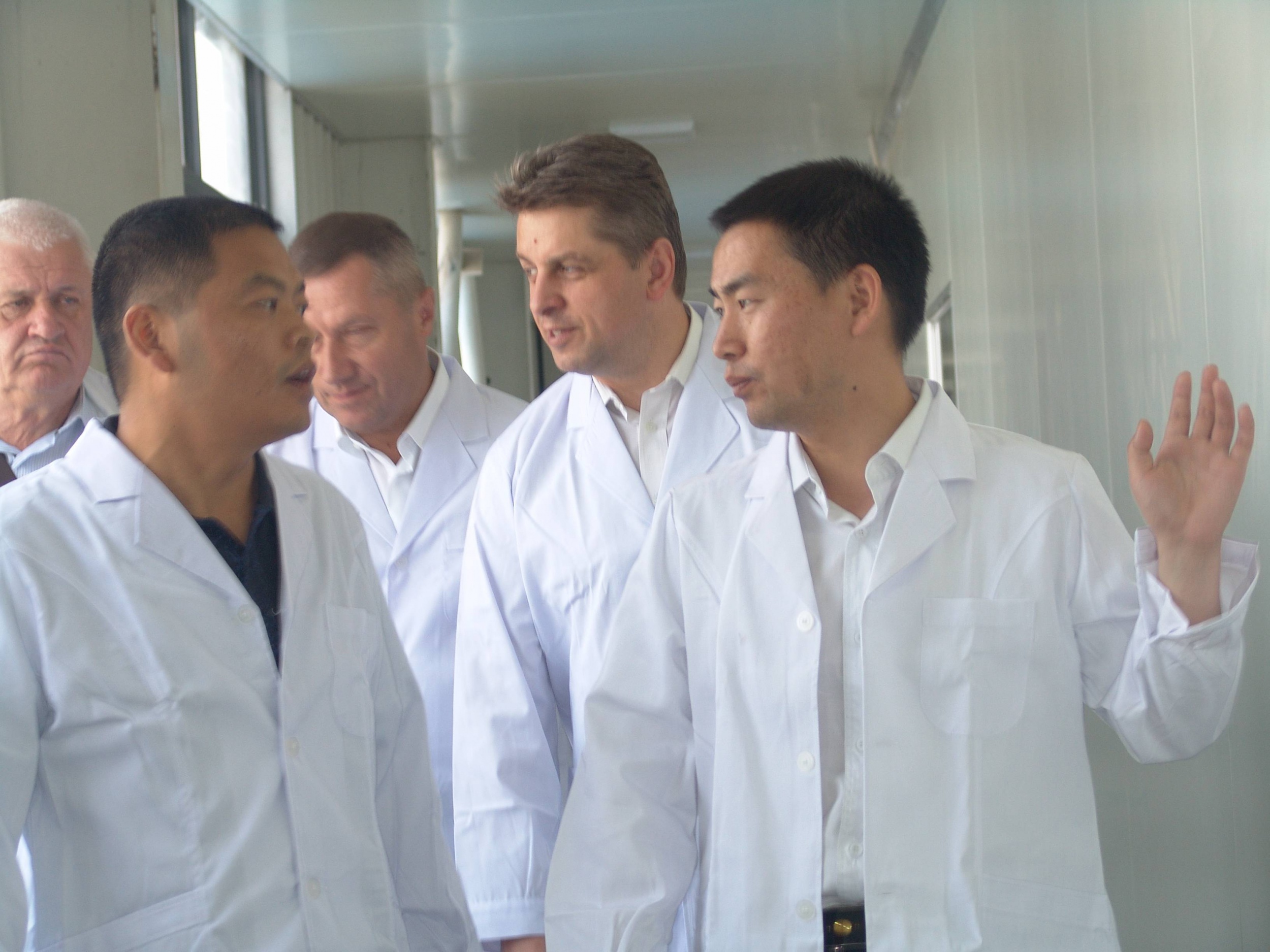 Russia clients visit Henan Huazhong Food Company and give high praise of our product