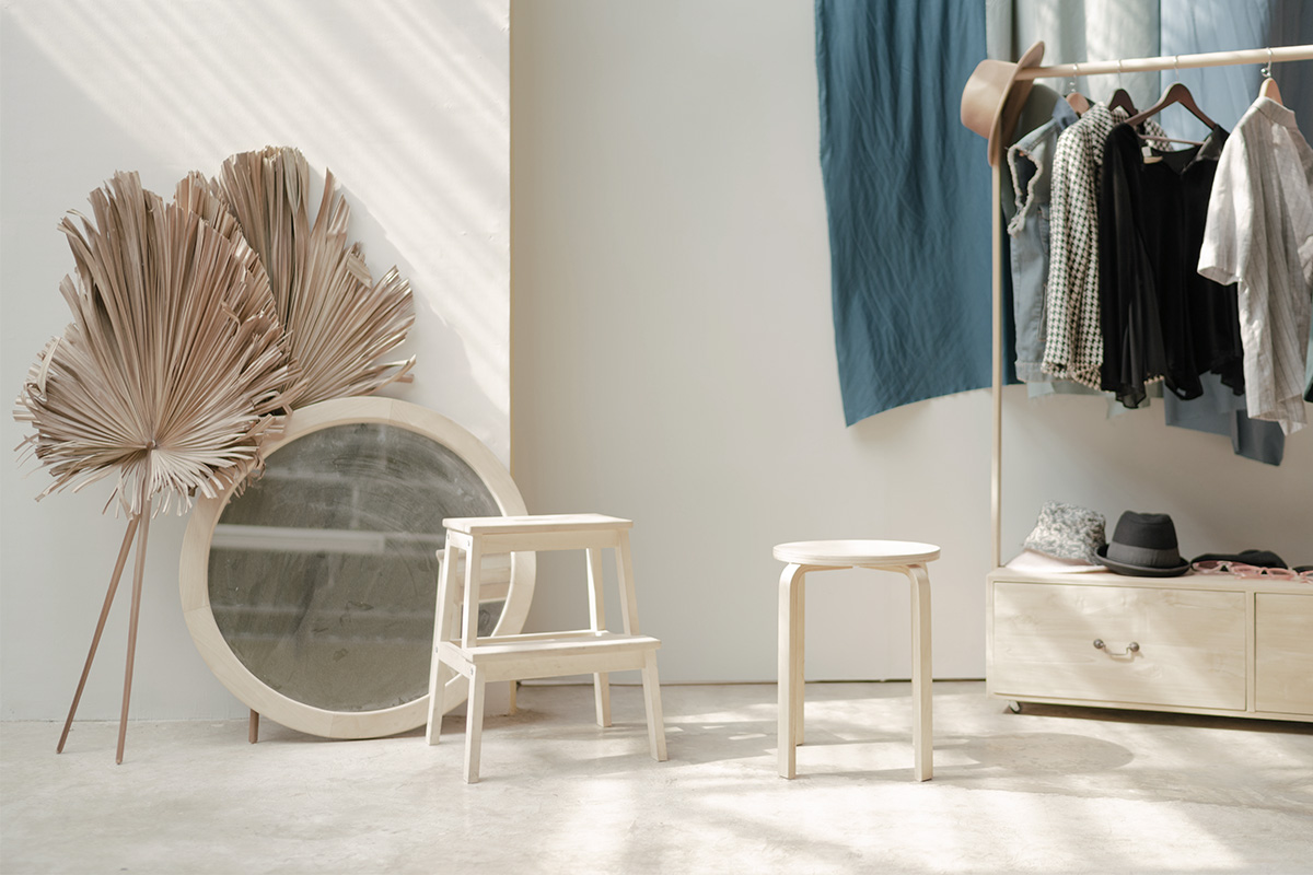 With clever use of the Internet, office furniture corners ca...