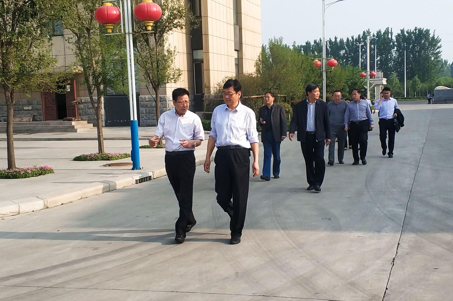 新乡市副市长职伟一行莅临河南益达注册参观考察