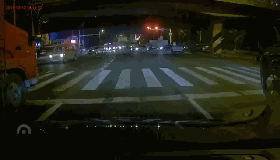 无锡高架桥侧翻事故发生后，十省市严查超载