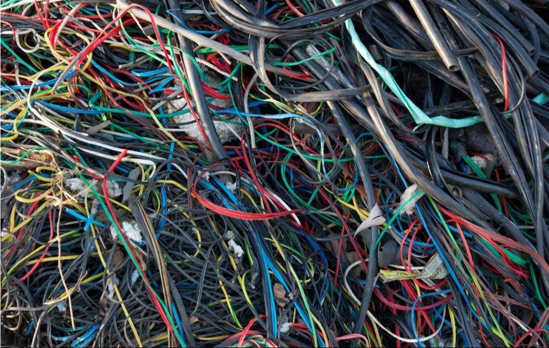 电线也会过期,注意检查家中电...