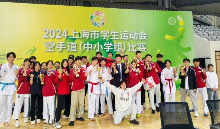 莲溪学子在市学运会空手道比赛中大放异彩