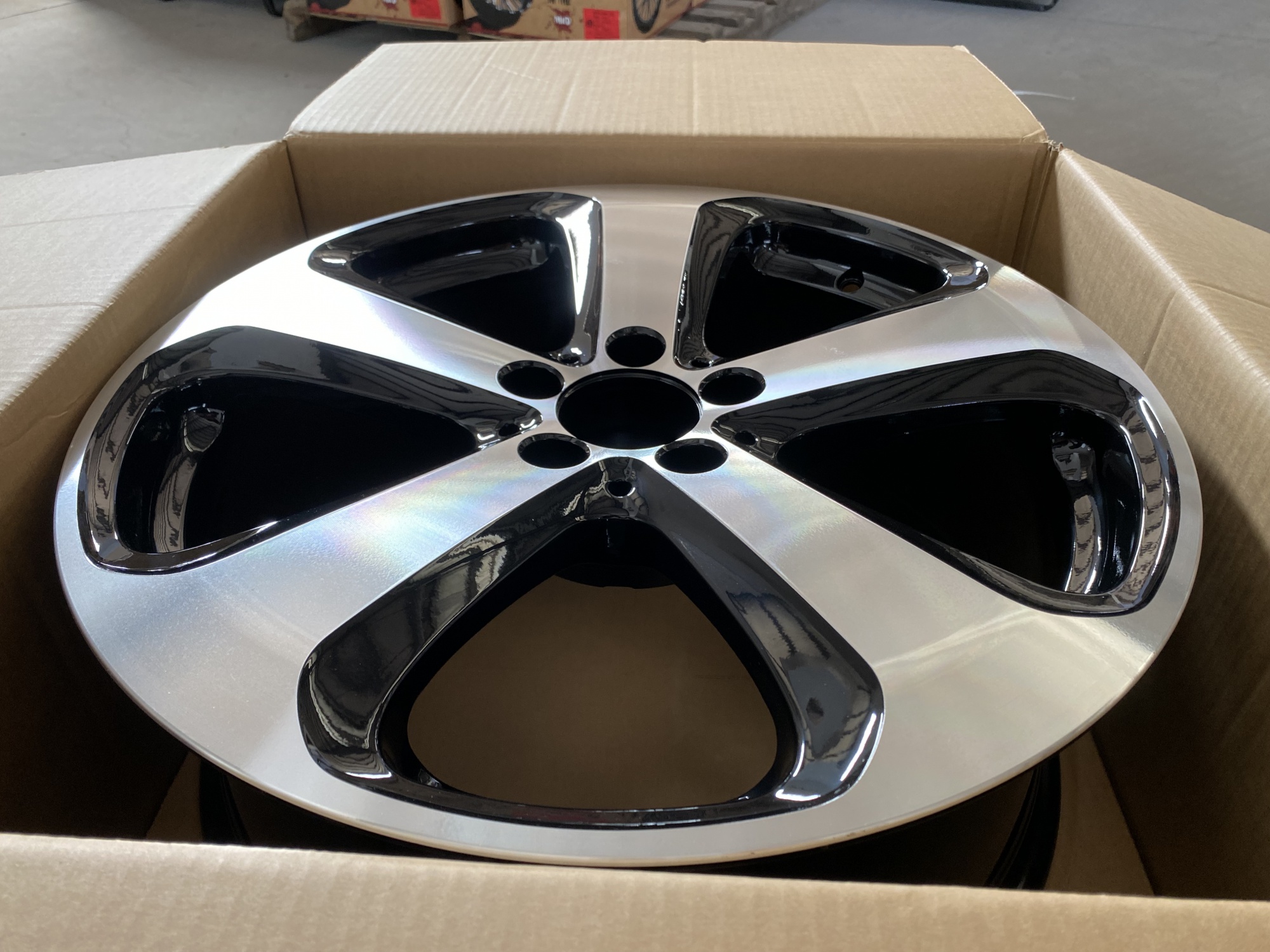 SHGW726D-18X8.0