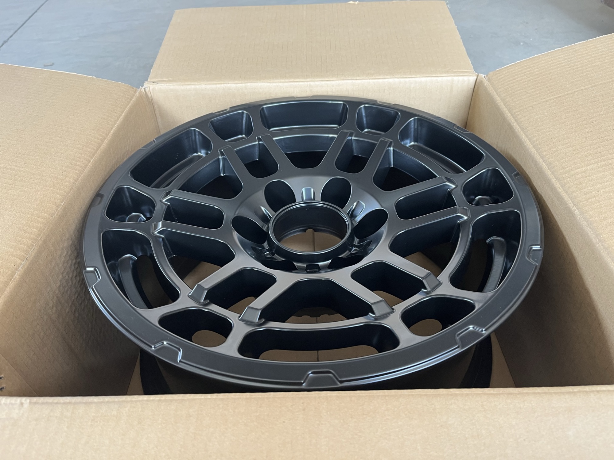 SHGW883F-17X8.0