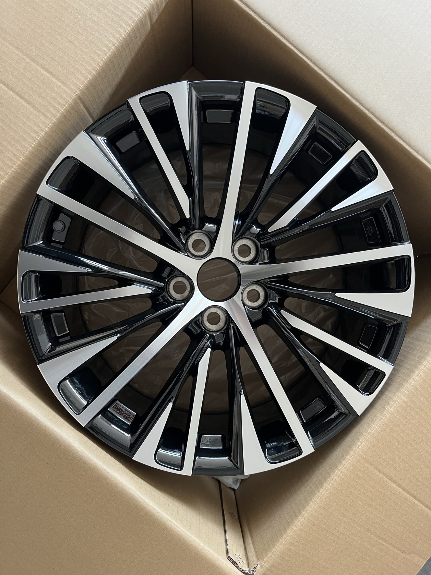 SHGW952-18X8.0
