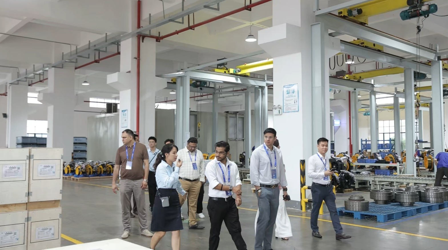 Hepu Power's overseas traction machine customers visit the factory