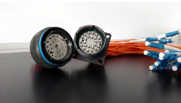 J599A8光纤连接器