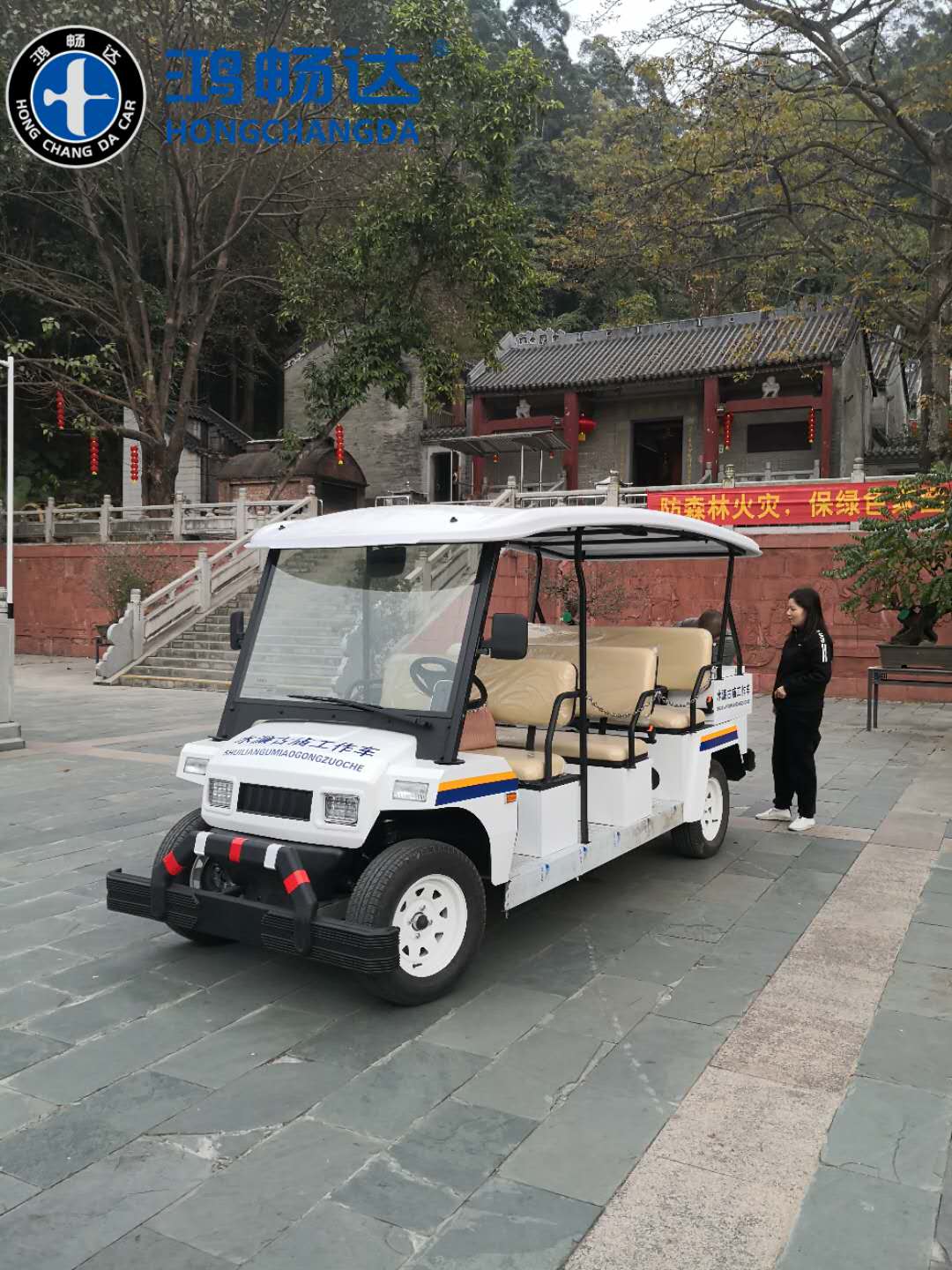 8座电动巡逻车