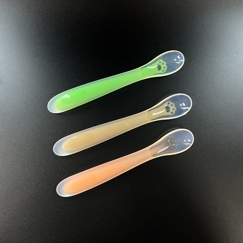 硅胶勺全包覆成型