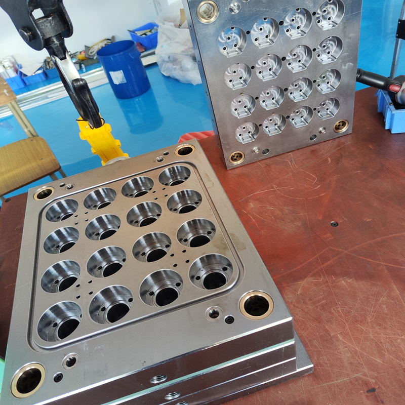 16腔奶嘴模具