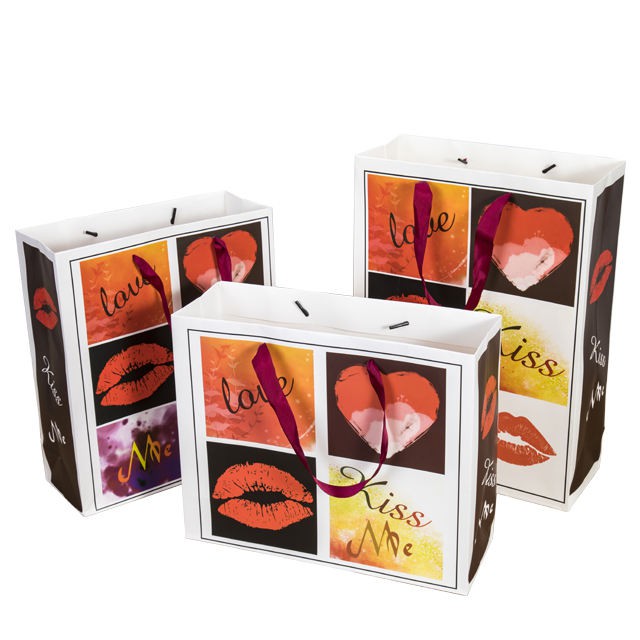 Customized White Kraft Paper Packaging Bag Garment Shopping Paper Bag Paper Gift Bags Printing