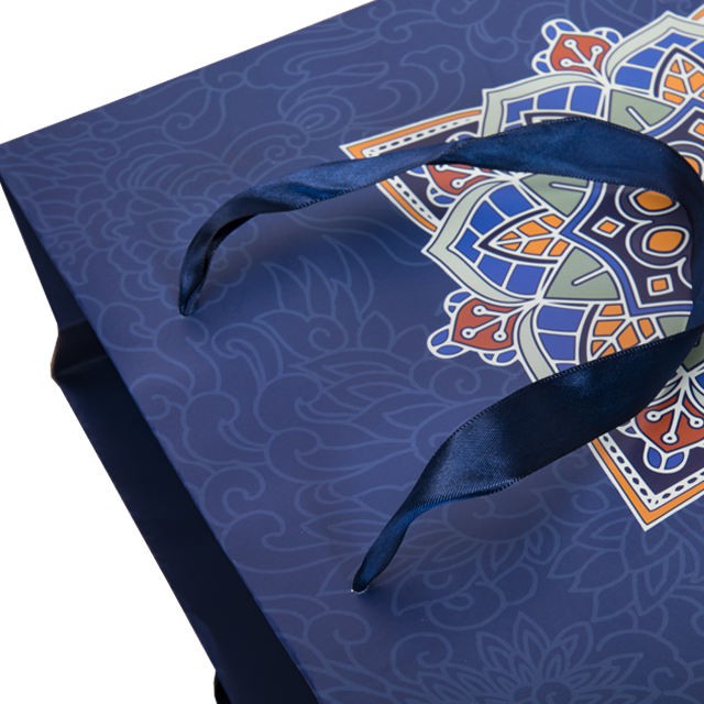 Custom Recyclable Paper Gift Bag Cosmetic Packaging Shopping Bag Paper Shopping Bag for Cosmetic Products