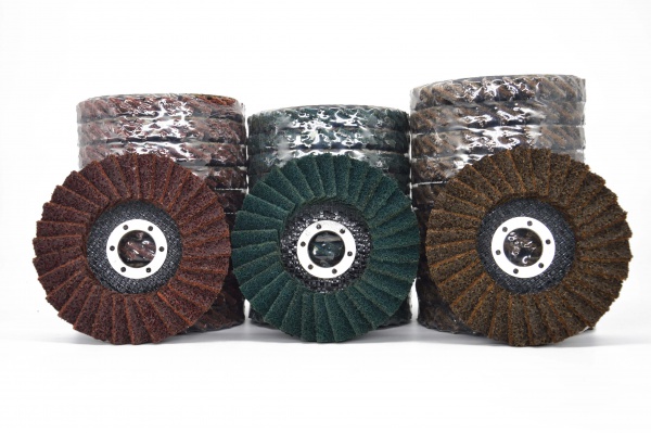 Non-woven surface conditioning flap discs