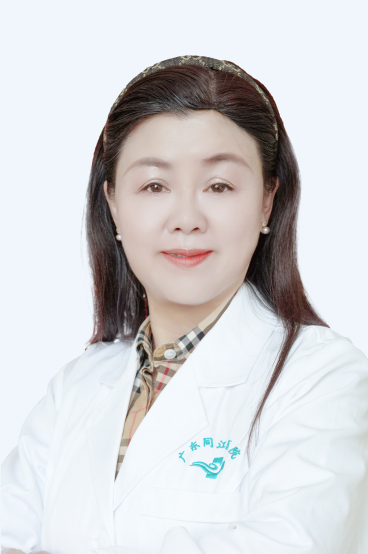 伍东月