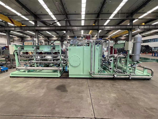 Steelmaking and continuous casting hydraulic system