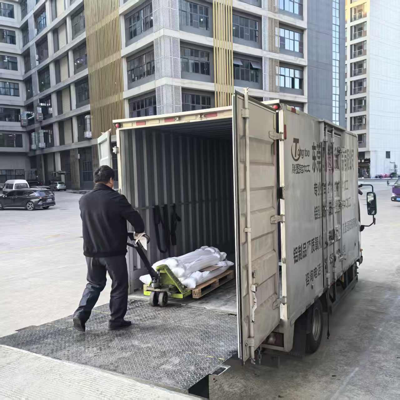 东莞市腾图铝制品有限公司成功交付大批量订单首批精密铝型材样板