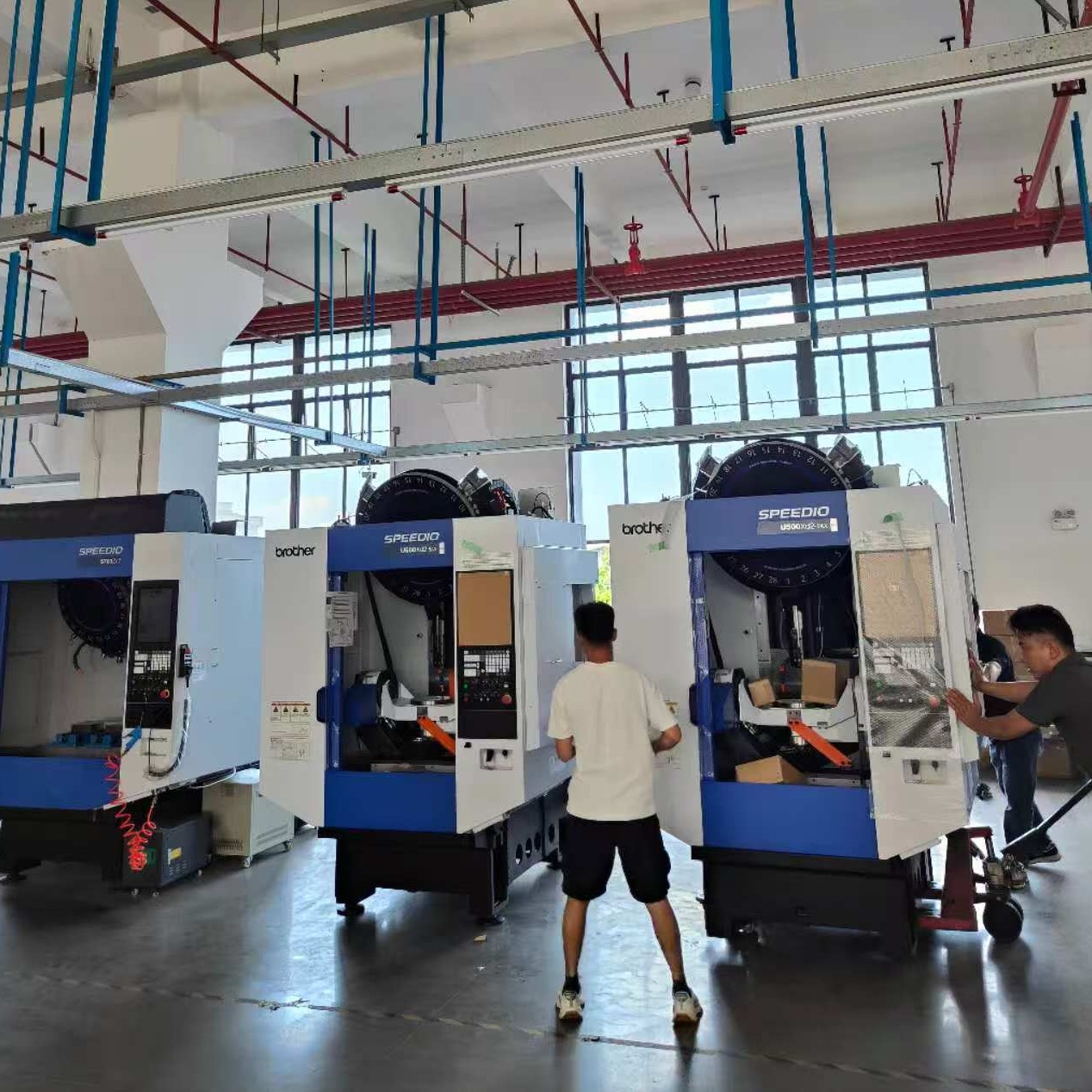 东莞市腾图铝制品有限公司引进两台兄弟U500XD2-5AX五轴CNC加工中心