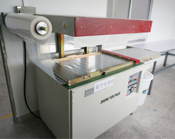 VACUUM PACKAGING MACHINE