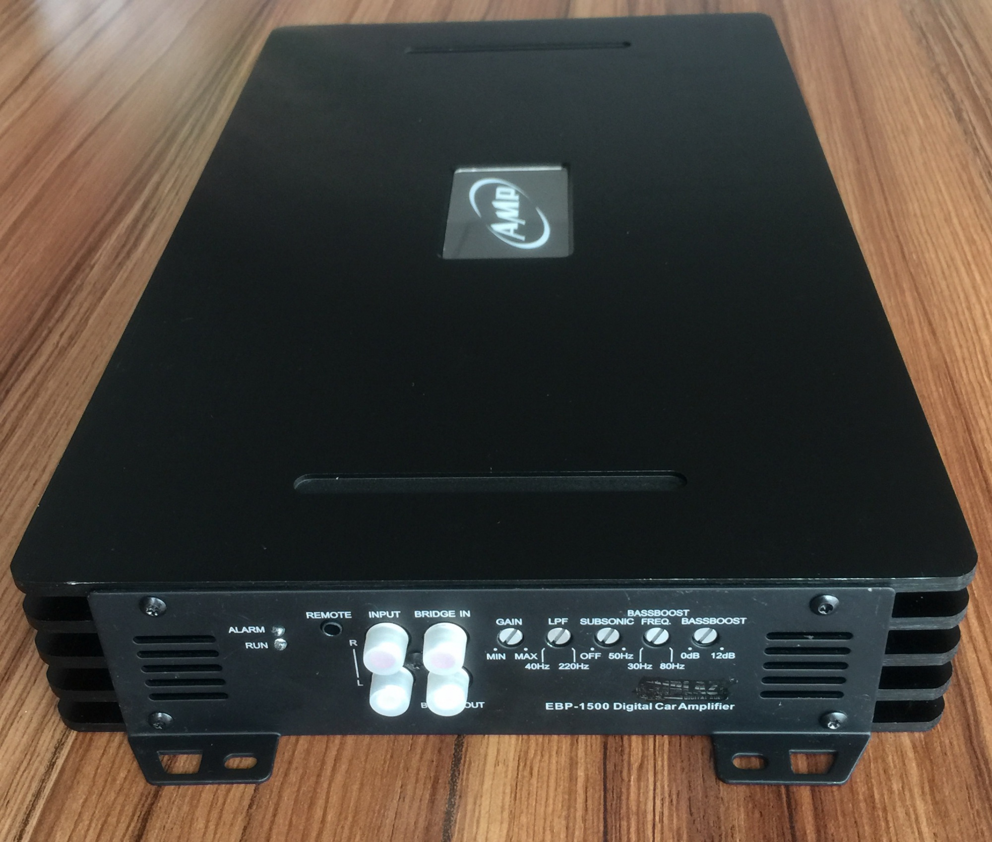 Car amplifier with 1500W RMS Mono at 1OHM