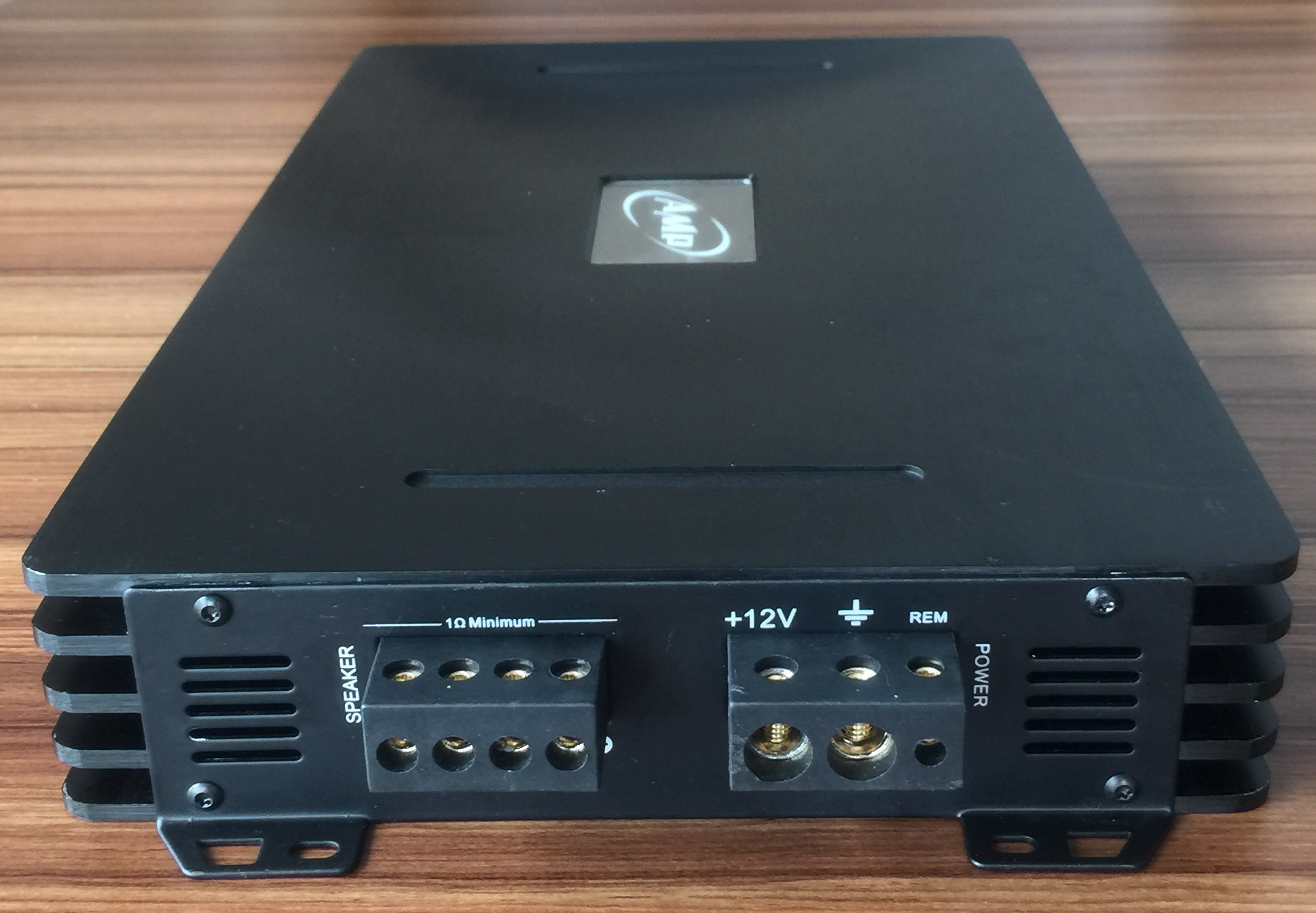 Car amplifier with 1500W RMS Mono at 1OHM