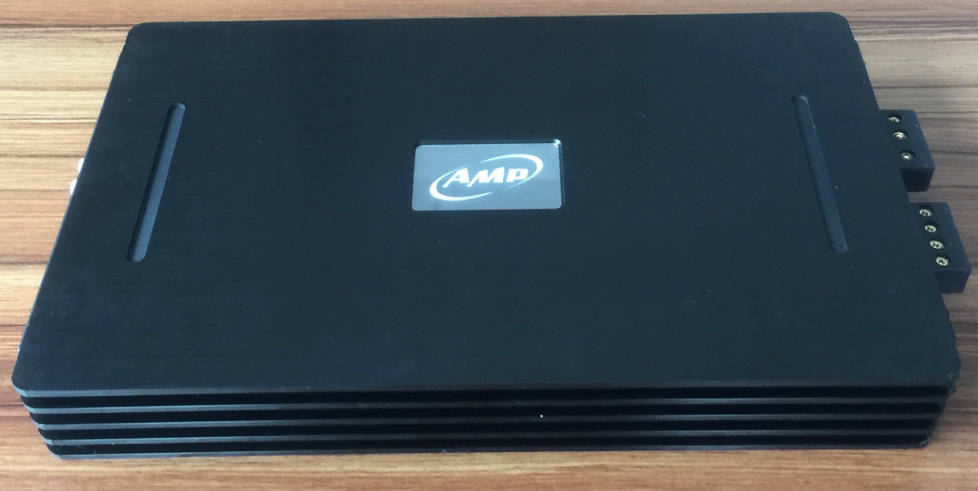 Car amplifier with 1500W RMS Mono at 1OHM