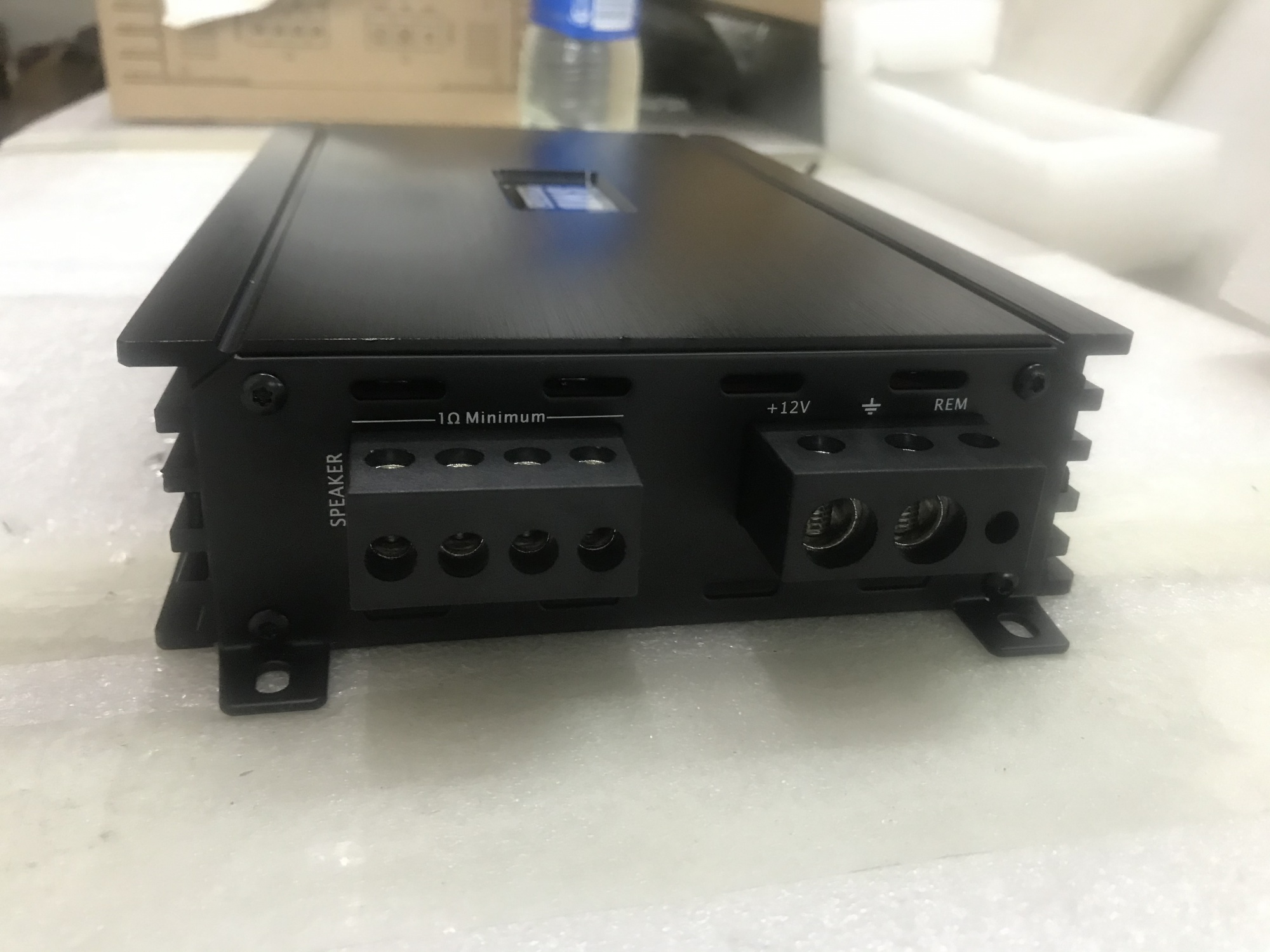 Mini amplifier with 1200W RMS mono