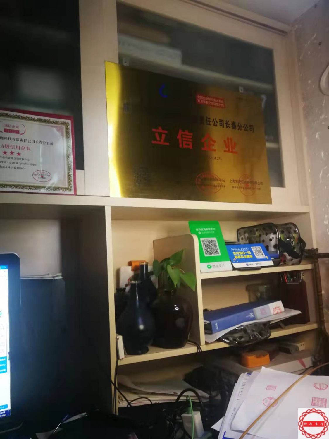 不要人夸好颜色，只留清气满乾坤