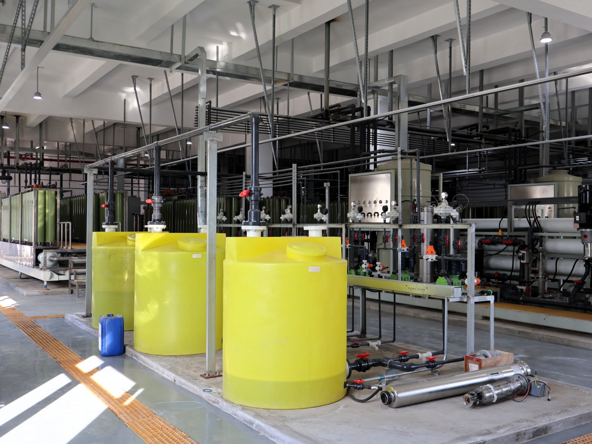 Large-scale water treatment systems