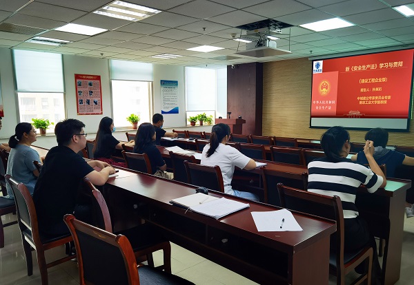 亚搏yabo(中国)装饰公司组织进行新《安全生产法》宣贯培训