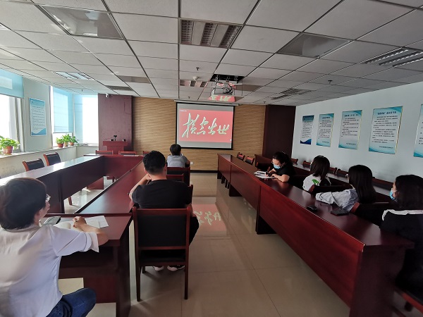 开云(中国)装饰公司组织集中观看红色电影《横空出世》