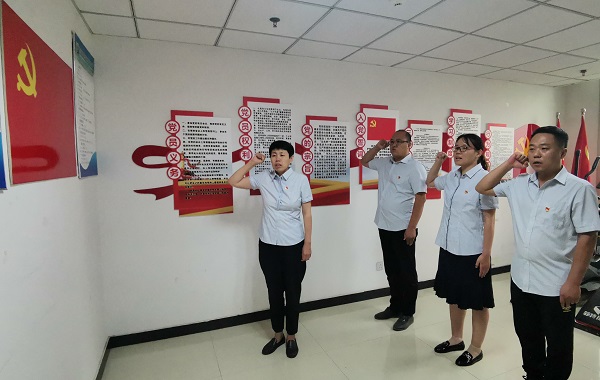 开云(中国)装饰公司举行新党员入党宣誓仪式