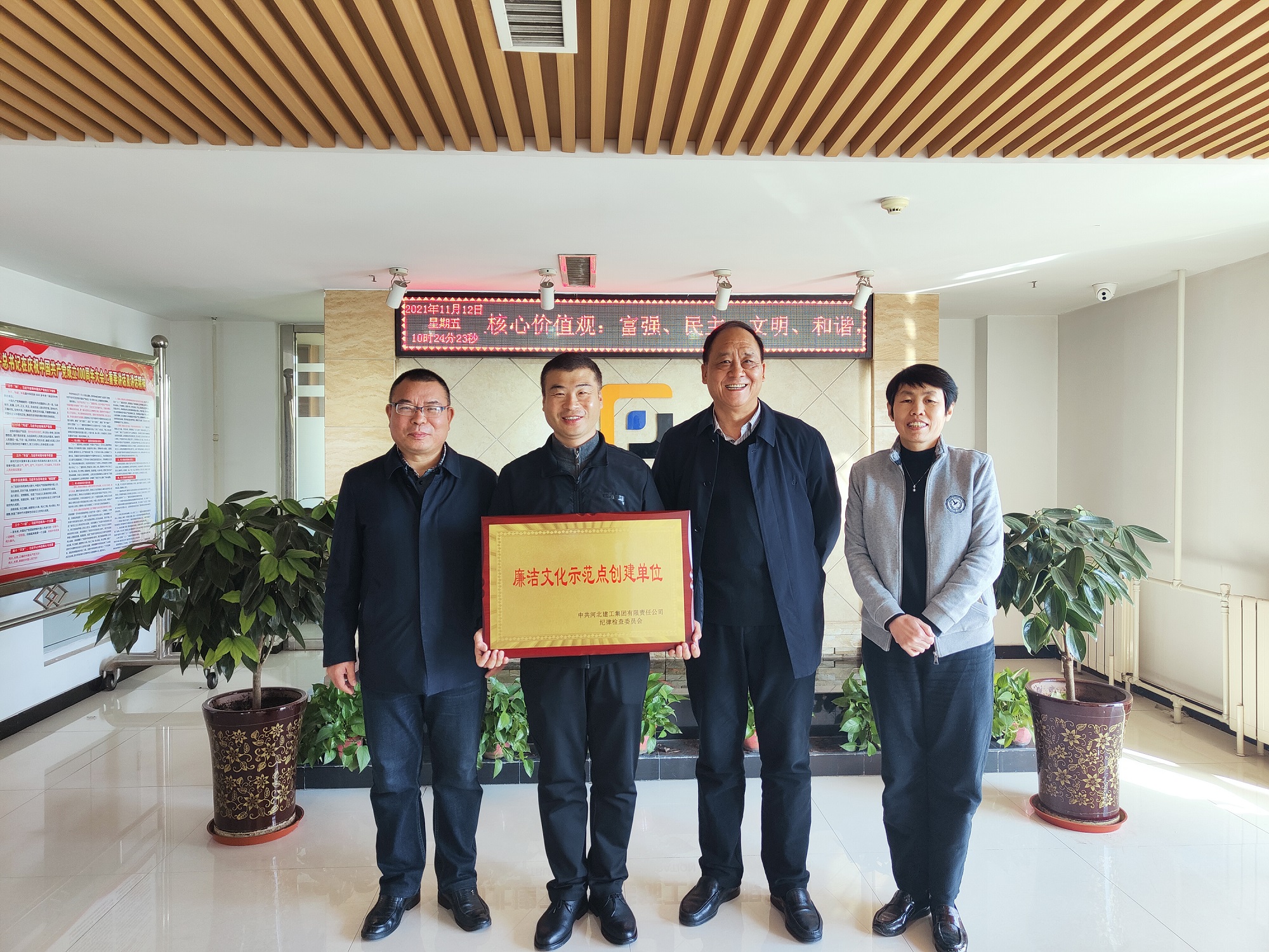 亚搏yabo(中国)公司纪委书记吕书文一行对亚搏yabo(中国)装饰公司廉洁文化示范点创建进行督导检查