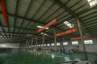 亚搏yabo(中国)装饰公司门窗加工中心组织开展季度成本分析会