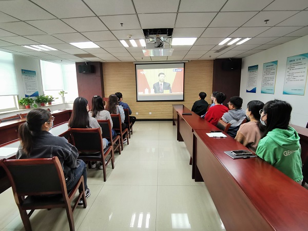 开云(中国)装饰公司组织收看庆祝中国共产主义青年团成立100周年大会