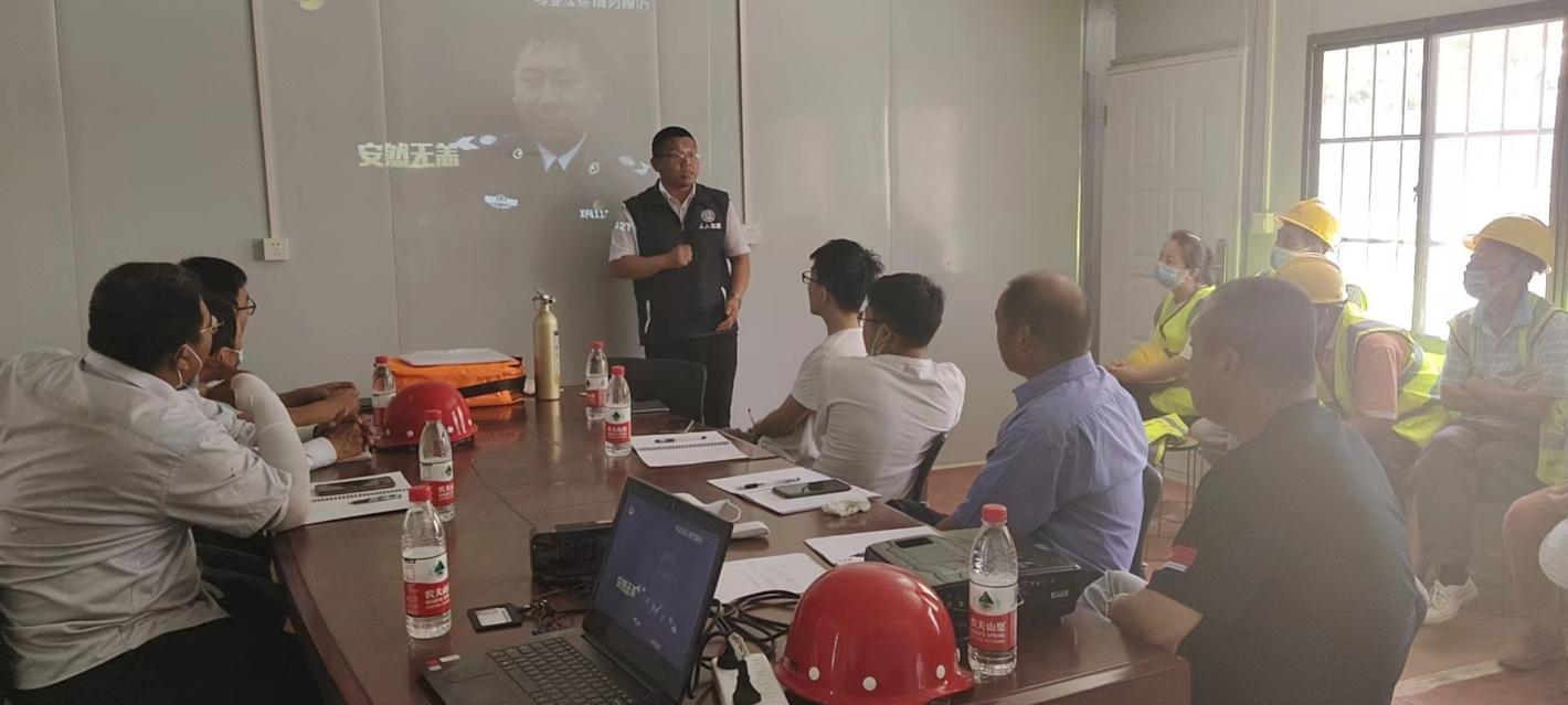 亚搏yabo(中国)装饰公司石家庄工商职业学院项目部举行消防安全培训和演练