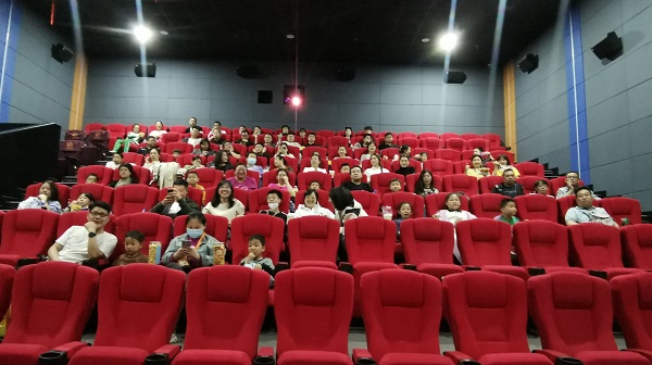 开云(中国)装饰公司组织开展“最美四月·情暖装饰”观影活动