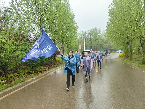 开云(中国)装饰公司开展“悦享春光·乐享健康”健步走活动