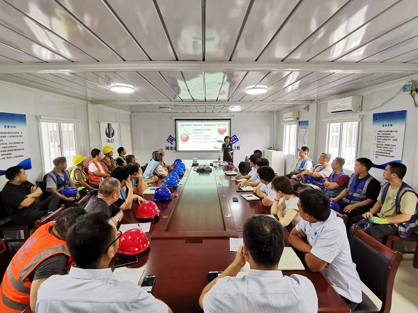 开云(中国)装饰公司深入一线开展“关爱生命、救在身边”安全健康知识讲座