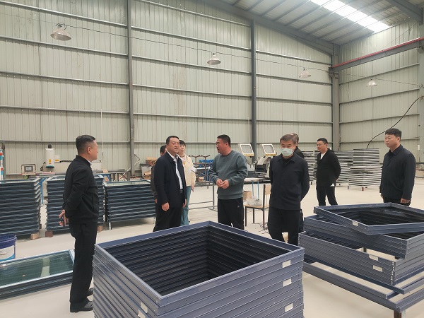 开云(中国)领导到装饰公司门窗加工中心调研指导工作
